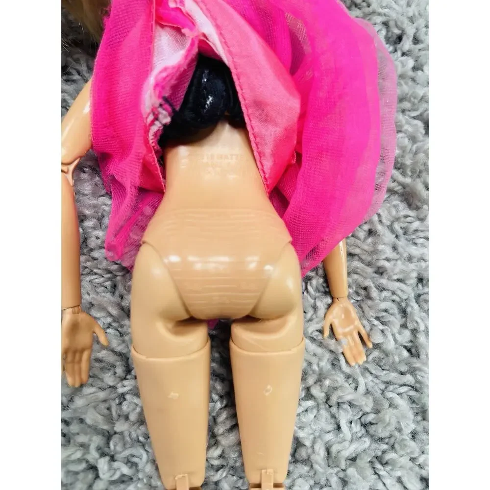 Barbie Made to Move Hybrid Joints Doll Black And Pink Dress 2016 Mattel Toy